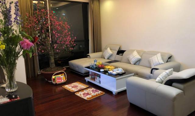 Cho thuê Royal City căn 2PN cơ bản 12 tr/th, full 15tr/th - 105m2. LH: 0964399884