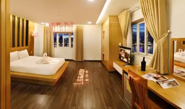 Bán khách sạn Legacy Hotel đường Trần Hưng Đạo, vị trí đắc địa, giá 119 tỷ