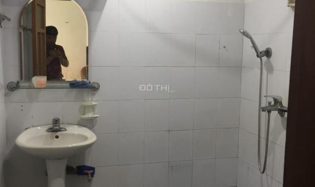 Bán căn hộ tập thể Đường Sắt 35 phố Láng Hạ, Đống Đa, 70m2, 2 PN, giá 1,95 tỷ