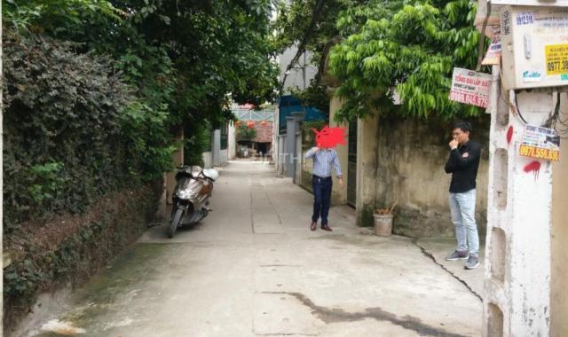 Bán đất ô tô vào nhà, gần chợ Lưu Phái, Ngũ Hiệp, Thanh Trì. LH: A. Công 0974509368