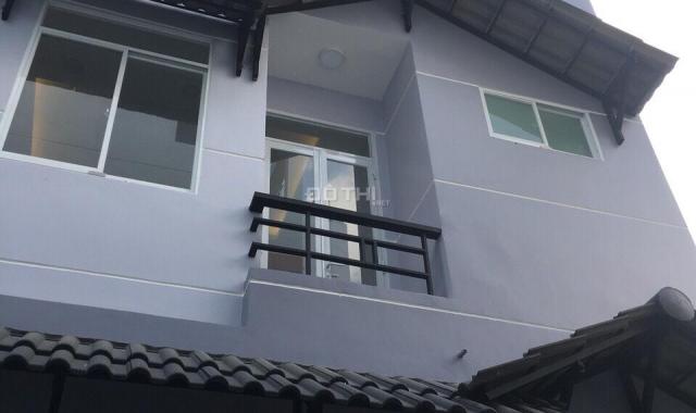 Bán nhà đẹp trệt + 2 lầu, mới đẹp, cách MT Nơ Trang Long chỉ 20m, gần Vincom