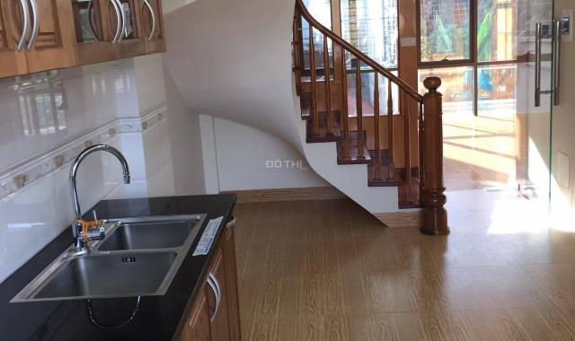 Bán tòa nhà căn hộ mặt phố Trấn Vũ, dt 210 m2 x 10T còn mới đẹp, giá 85 tỷ