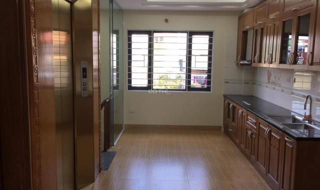 Bán tòa nhà căn hộ mặt phố Trấn Vũ, dt 210 m2 x 10T còn mới đẹp, giá 85 tỷ
