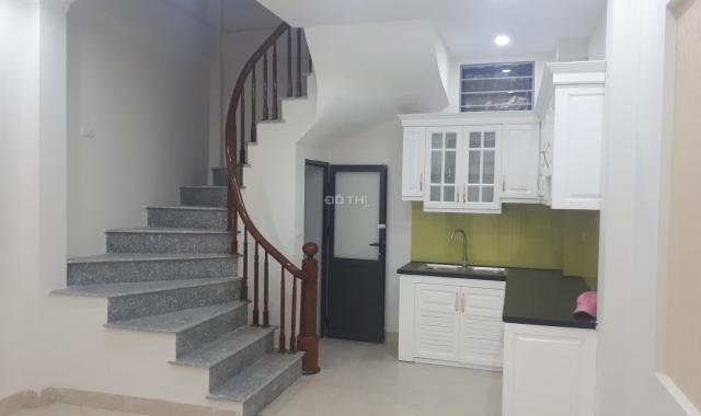 Bán nhà 35m2, 5 tầng mặt ngõ thông, ô tô đỗ cửa, kinh doanh giá 2,5 tỷ. LH 0904959168