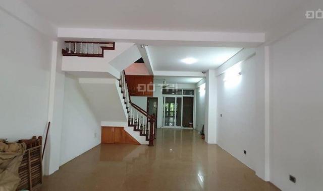 Bán nhà LK Làng Việt Kiều Châu Âu, view hồ, 70m2 * 6T, NT nhập khẩu và gỗ Đinh Hương, 12 tỷ có TL