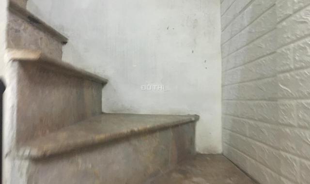 Cho thuê nhà riêng 27m2x4 tầng phố Đê La Thành, giá 7 tr/tháng, LH: 0902065699