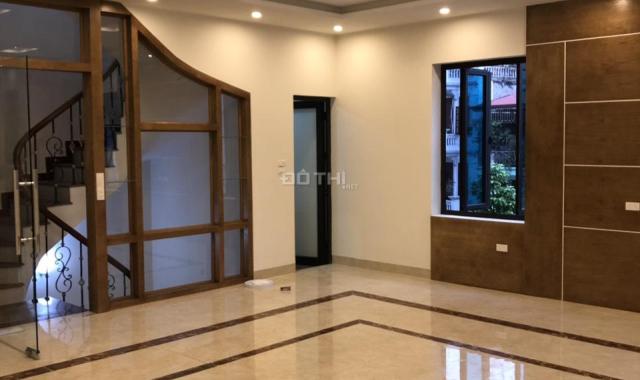 Bán nhà mặt ngõ thông Hồ Tây, 80m2 x 8T, ô tô tránh nhau, view Hồ Tây, 14.65 tỷ