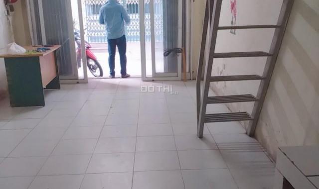 Cho thuê nhà riêng Nguyễn Xiển nhà cấp 4 có gác xép mặt ngõ ô tô DT 40m2, giá 5 tr/th