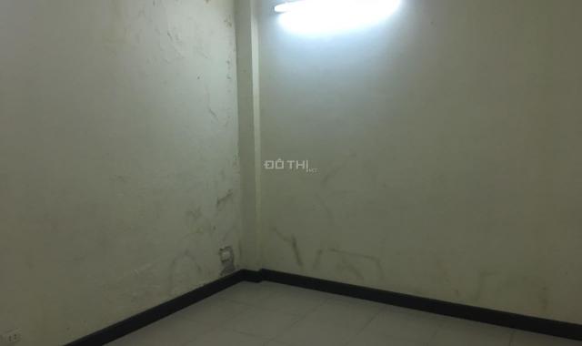 Cho thuê căn hộ tập thể 45m2 đủ đồ phố Hoàng Ngọc Phách, Láng Hạ, giá chỉ 5 tr/th. LH 0986507628
