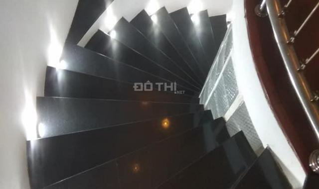 Cho thuê cả nhà 5 tầng phố Hào Nam, ở, kinh doanh, DTSD 225m2, giá 25 tr/th