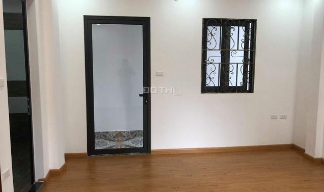 Bán nhà kiểu biệt thự sân vườn Phố Vọng, Hai Bà Trưng, 50m2 mới có sân giá 3.59 tỷ