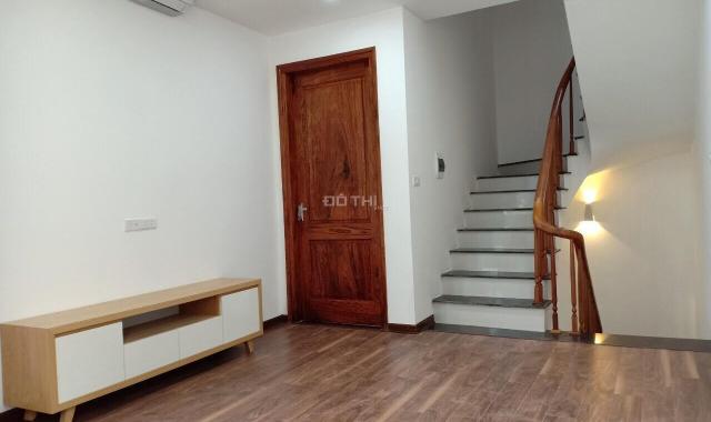 Bán nhà Hồ Tùng Mậu lô góc 40m2, ô tô đỗ cửa