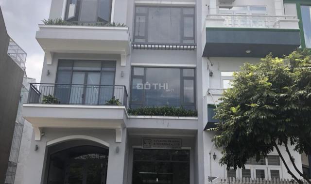 Cần bán gấp biệt thự có thang máy & nội thất ngay KDC Him Lam Q7, giá 31 tỷ có TL. LH: 0938294525