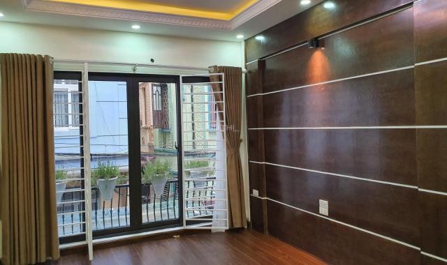 Bán nhà Võ Chí Công, Tây Hồ, ngõ thông KD tốt, thông ra Hồ Tây. 40m2 x 5T, ô tô đỗ cửa, giá 4 tỷ