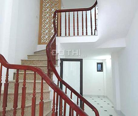 Bán nhà mới lô góc 3 thoáng, Ô tô đỗ gần, 38m2 * 5T, giá 2.55 tỷ, phố Định Công