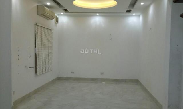 Chính chủ bán nhà ngõ 50 Hàng Chuối, diện tích 42m2, giá 5.5 tỷ. LH: 0904555567