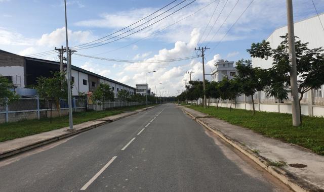 Cần bán lô đất nằm ngay TT thị xã Tân Uyên, liền kề KCN, MT đường lớn, sổ riêng. LH 0937184950