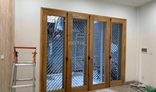 Nhà xây mới Lạc Long Quân, sát Hồ Tây, đầy đủ tiện ích, 30m2 x 5 tầng (LH: 0911.888.583)