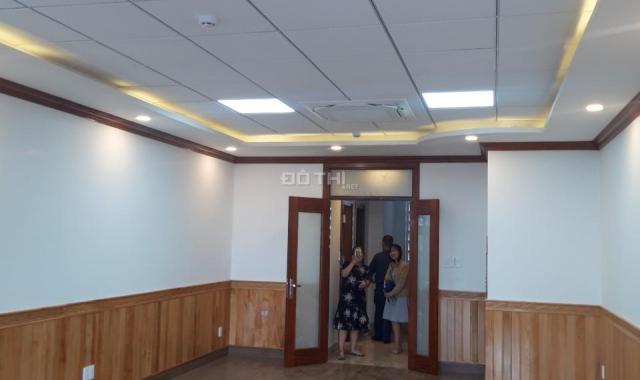 Cho thuê mặt bằng tầng 1 nhà mặt tiền Nguyễn Thị Thập, Quận 7, giá 15 tr/th tiện mở văn phòng