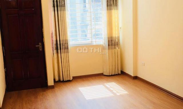 Bán nhà riêng Dịch Vọng 38m2, 4 tầng, siêu hiếm, 3.25 tỷ. LH: 0984598998