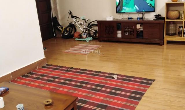 Cần bán gấp căn hộ CT2 Vimeco DT: 96m2, giá: 28 tr/m2. LH: 0963265561