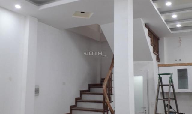 Bán nhà Trần Quý Cáp ô tô đỗ cửa, 30m2, có vỉa hè