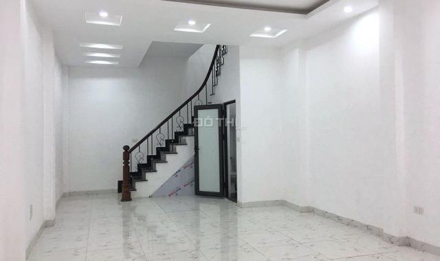 Bán nhà phố Đông Tác, Đống Đa 44m2 x 5T, chỉ 5 tỷ 2, kinh doanh tốt