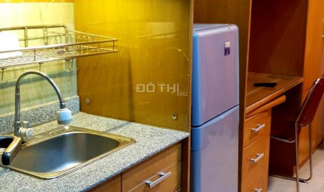 Cho thuê căn hộ giá rẻ full NT, đường Lê Thánh Tông, Q. 1. 20m2, giá chỉ 7 tr/th, lh 0941416502