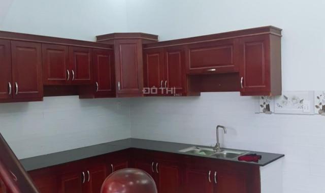 Bán nhà 4x10m, xây 2 lầu, giá 2,05 tỷ công chứng trong ngày. LH 0983 677 359