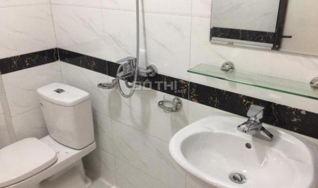 Nhà đẹp Phú Đô 30m2, xây 5 tầng vuông vắn, cách trục Phú Đô 10m, giá 2.75 tỷ. LH 0886313779