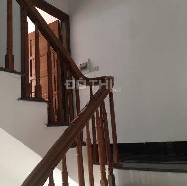 Nhà đẹp Phú Đô 30m2, xây 5 tầng vuông vắn, cách trục Phú Đô 10m, giá 2.75 tỷ. LH 0886313779