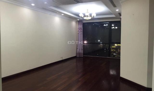 Cho thuê căn hộ chung cư Royal City, Thanh Xuân, 3 PN sáng. Nội thất cơ bản, giá 21 tr/tháng