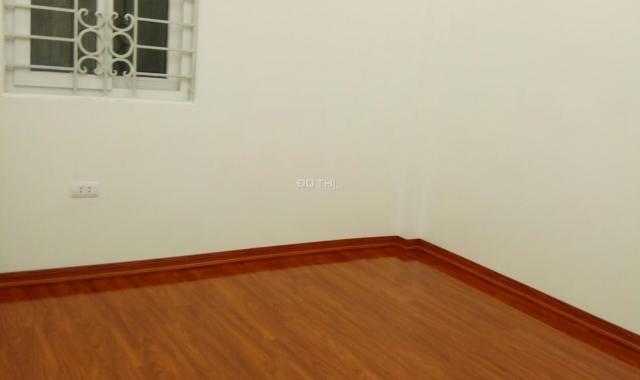 Bán nhà phố Hồng Hà, Bạch Đằng DT 50m2 x 5T xây mới, ô tô cách nhà 10m, giá 3.3 tỷ