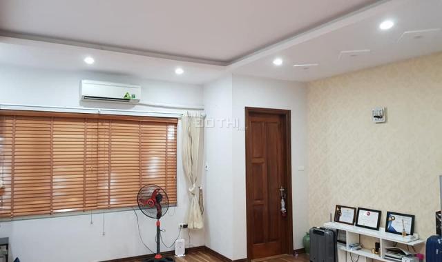 Cần bán gấp căn nhà nằm trong khu vực Chùa Láng, giá 4.1 tỷ. LH 0365087780