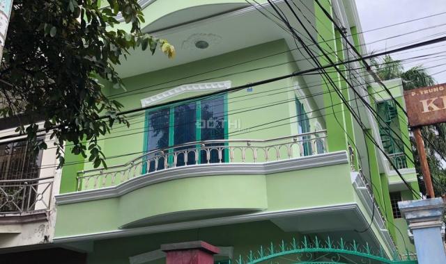 Cho thuê nhà 1 trệt, 2 lầu 5.2x17m, góc 2 mặt tiền đường Nguyễn Ái Quốc, giá: 18 triệu/th
