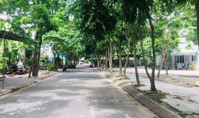 Bán 100m2 đất ở đối diện công viên và chung cư lớn đầu đường Phong Bắc 6, giá rẻ cho anh chị mua ở