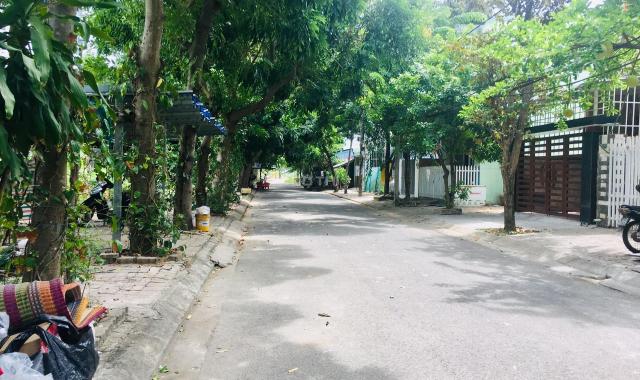 Bán 100m2 đất ở đối diện công viên và chung cư lớn đầu đường Phong Bắc 6, giá rẻ cho anh chị mua ở