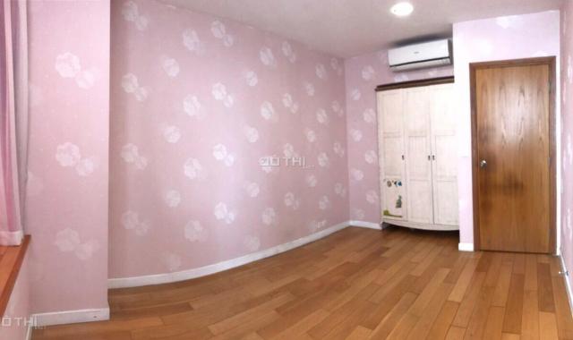 Chính chủ cần bán duplex V5 Sunrise City, đường Nguyễn Hữu Thọ, Q. 7: 220 m2 duplex, 4 phòng ngủ