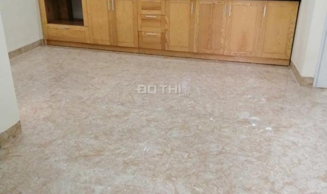 Bán nhà gần cầu Định Công - Cách phố 10m - 32m2 x 5 tầng - Giá 2.85 tỷ. LH 0903070282