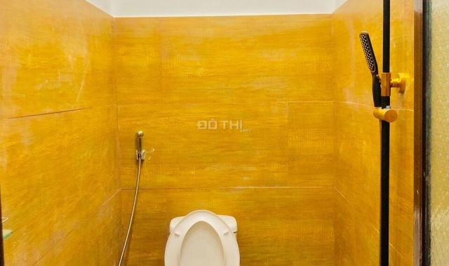 Bán nhà đường Võ Văn Ngân, quận Thủ Đức, ngay Vincom, SH riêng, cấp 4, 73m2, giá 4 tỷ