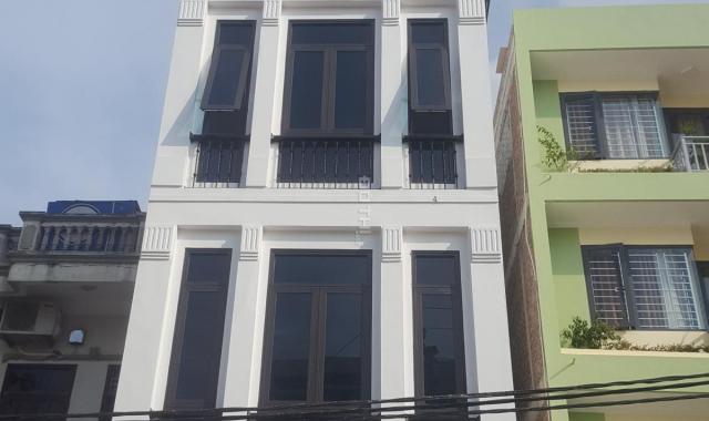Cho thuê nhà 4 tầng 1 tum x 80m2/tầng, đường Vũ Đức Thận, Long Biên, Hà Nội, 0366888959