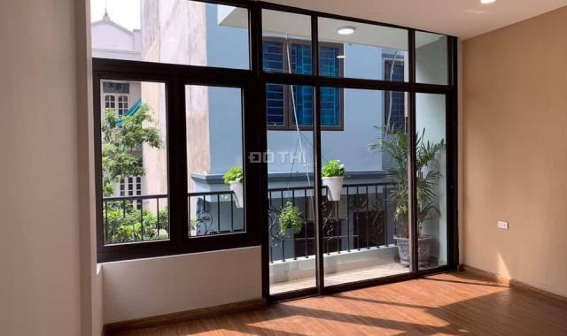 Bán nhà Lạc Long Quân, thiết kế cực đẹp, ba bước ra Hồ Tây 30m2 x 5 tầng, 0849277053