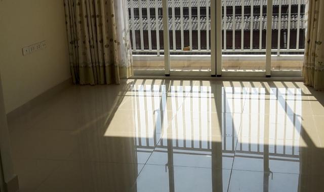 Mình cho thuê căn hộ The Harmona, Tân Bình, 75m2, 2PN, 2WC, giá 10tr/tháng, view sân bay