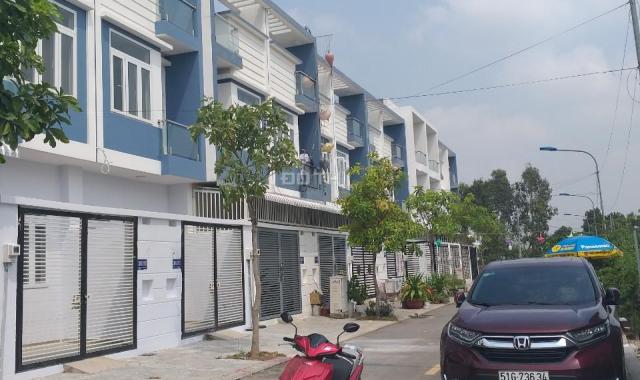Bán gấp nhà gần UB phường Thạnh Xuân, DT 4x15m, 4PN, hẻm 8m, sổ hồng trao tay