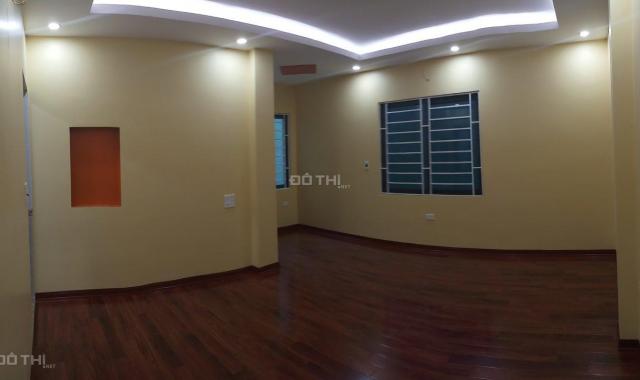 Bán nhà xây mới 100%, 30m2 - 3.5 tỷ, ô tô đỗ cổng, ngay gần Văn Miếu