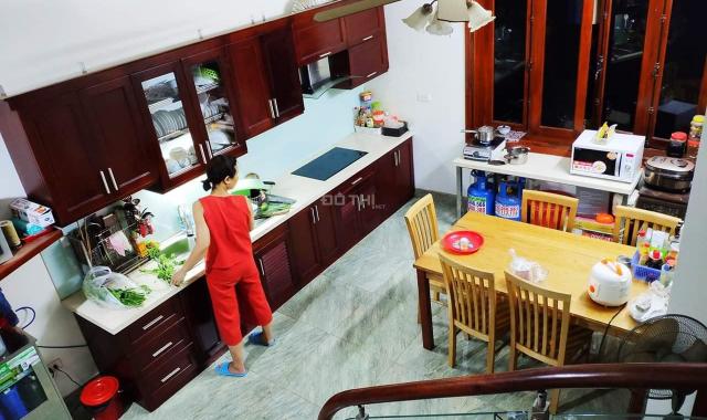 Nhỉnh 10 tỷ có nhà 85m2, phố Hoàng Ngân, đẹp, ở + VP, cho thuê, 3 ô tô tránh 0943228039