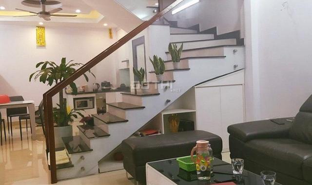 Bán nhà Nguyễn Văn Huyên 33m2, 5 tầng, thiết kế đẹp, 20m ra phố, trước nhà rộng rãi SH quay đầu