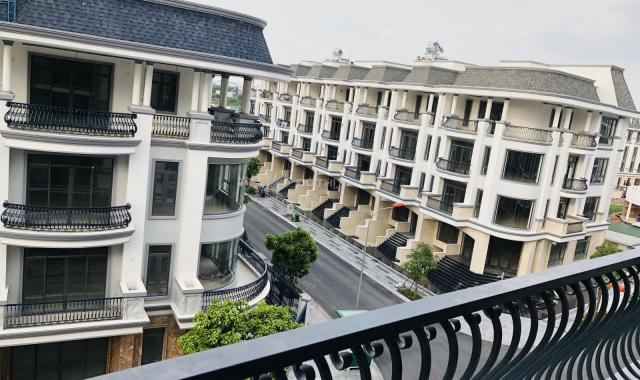 Cho thuê nguyên căn mặt tiền shophouse trong KDC Vạn Phúc, DT: 7x20m, hầm + 4 tầng, có thang máy