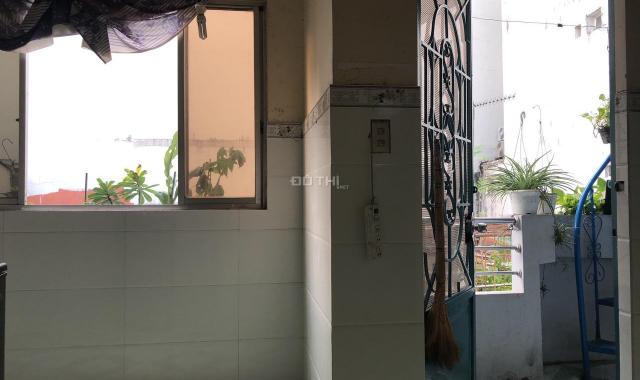 Cho thuê căn hộ dịch vụ 30m2 ngay mặt tiền đường Nguyễn Thượng Hiền, Q3, giá 6tr/tháng