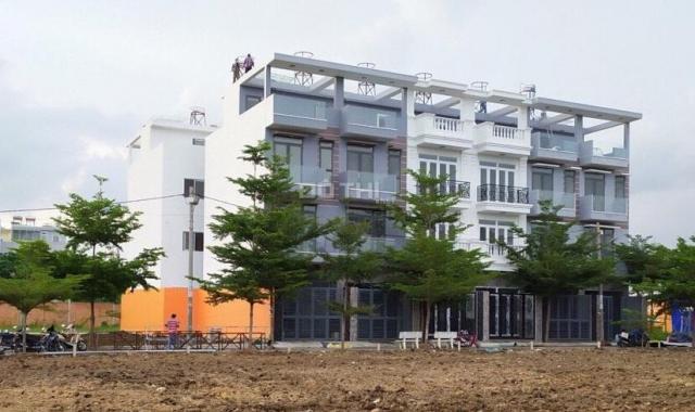 Bán nhà phố TT Nhà Bè sát Phú Mỹ Hưng, diện tích 4x13m, 1 trệt, 3 lầu, 4PN, 5WC. LH 0935531351